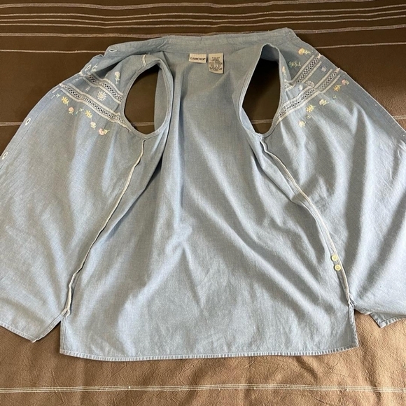 Vintage Sleeveless Blue Denim Button Up Tank Top with Floral & Bee Embroidery - Picture 6 of 7